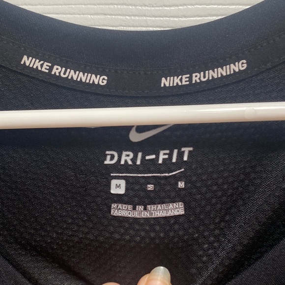 Nike woman’s dry fit long sleeve tee - Picture 3 of 4